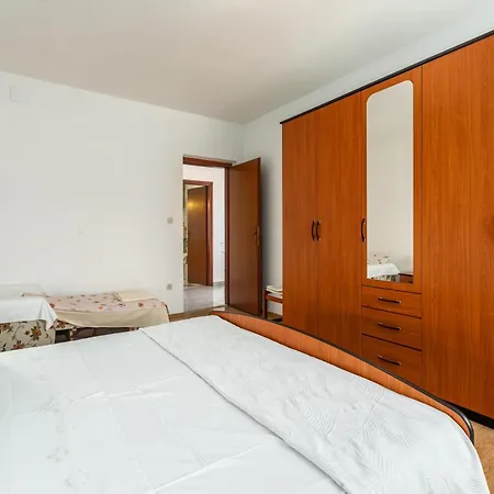 Apartment Anica Stinjan *